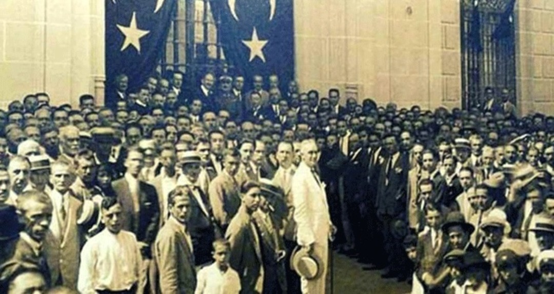 1923 İzmir İktisat Kongresi ile ilişkilendirilen tarihî toplu fotoğraf